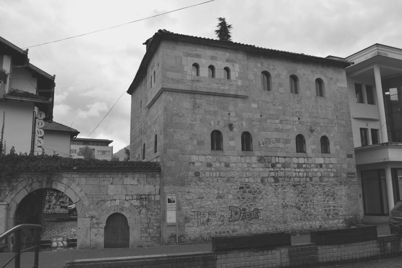 Kulla with stone perimeter wall